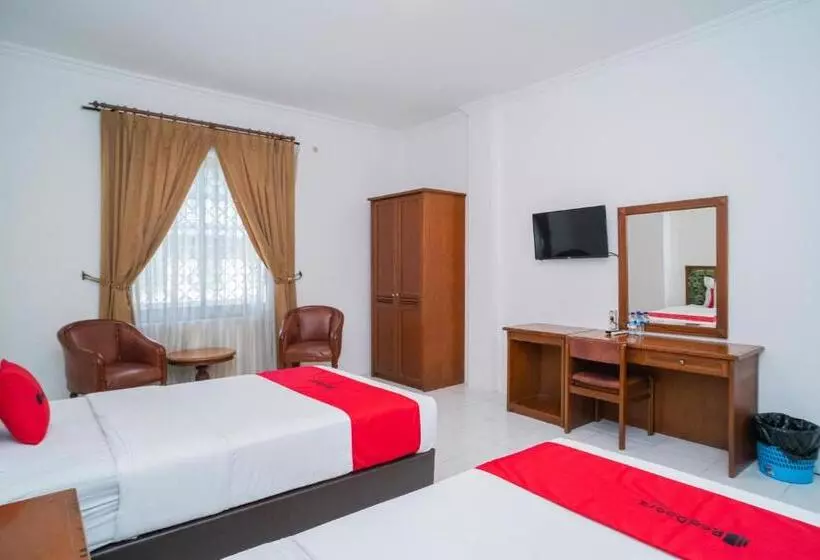 Reddoorz Plus At Hotel Surya Solo