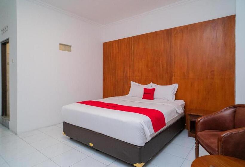 Reddoorz Plus At Hotel Surya Solo