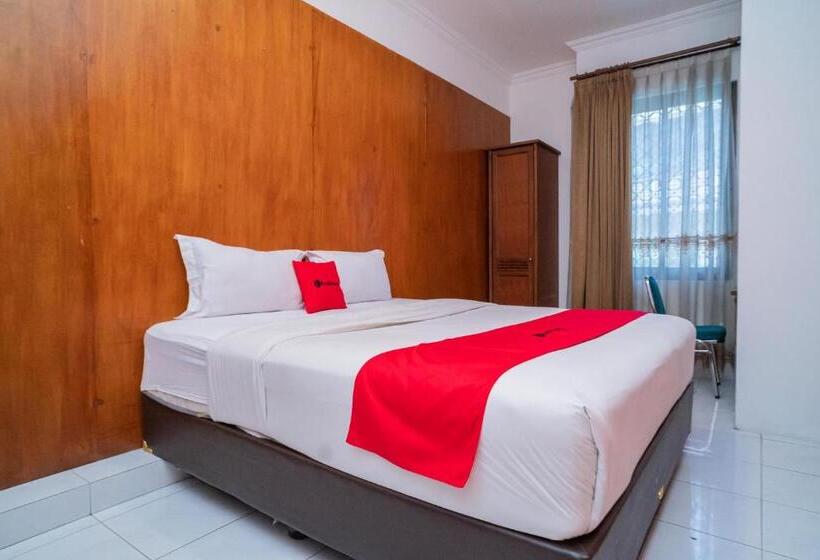Reddoorz Plus At Hotel Surya Solo