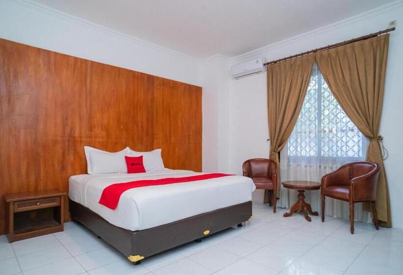 Reddoorz Plus At Hotel Surya Solo