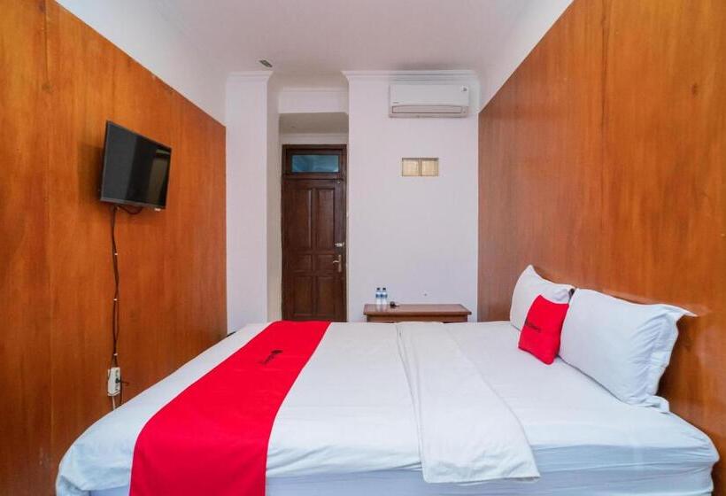 Reddoorz Plus At Hotel Surya Solo