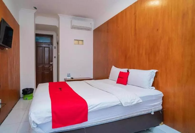 Reddoorz Plus At Hotel Surya Solo