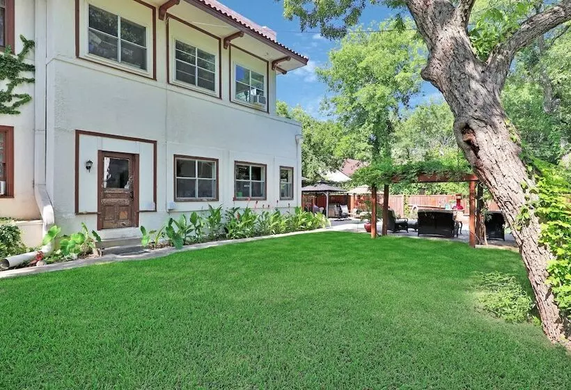 The Lancaster Manor Bed And Breakfast