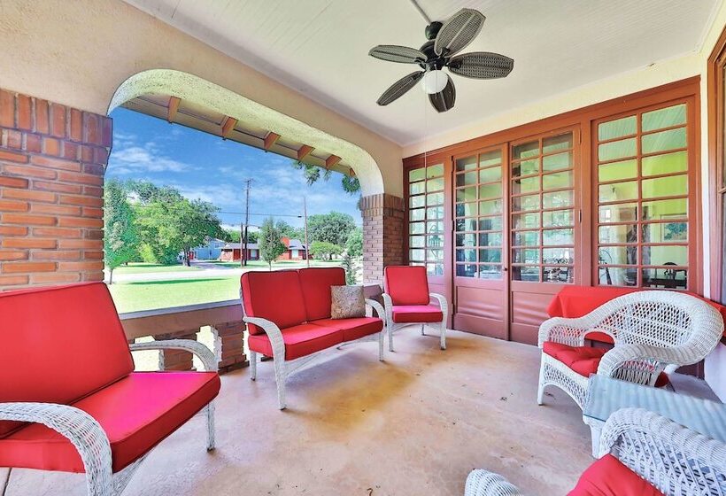 The Lancaster Manor Bed And Breakfast