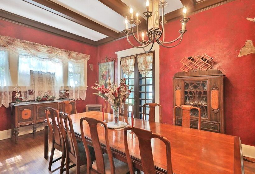 The Lancaster Manor Bed And Breakfast