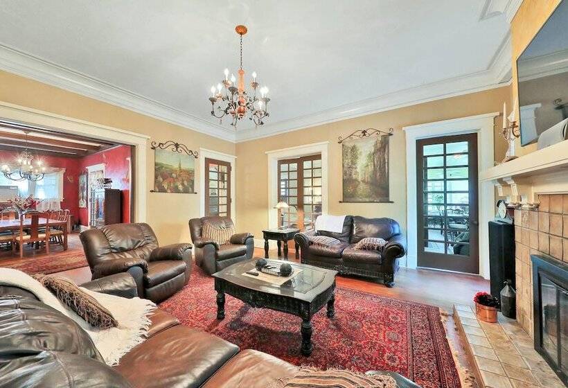 The Lancaster Manor Bed And Breakfast