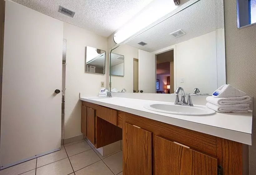 هتل Best Western Naples Inn & Suites