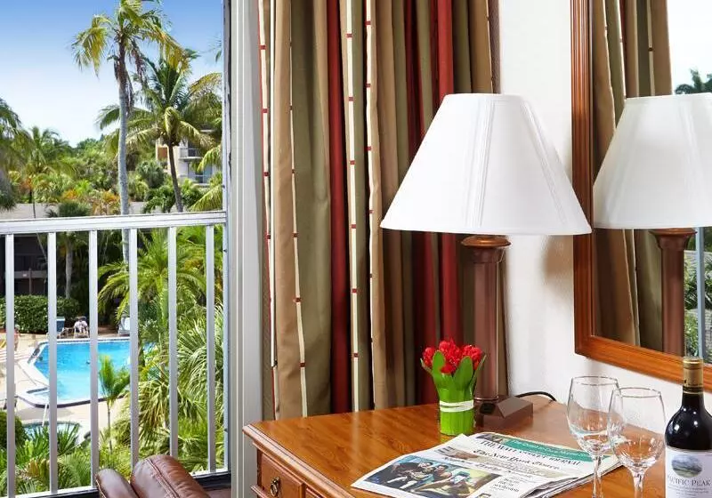 هتل Best Western Naples Inn & Suites