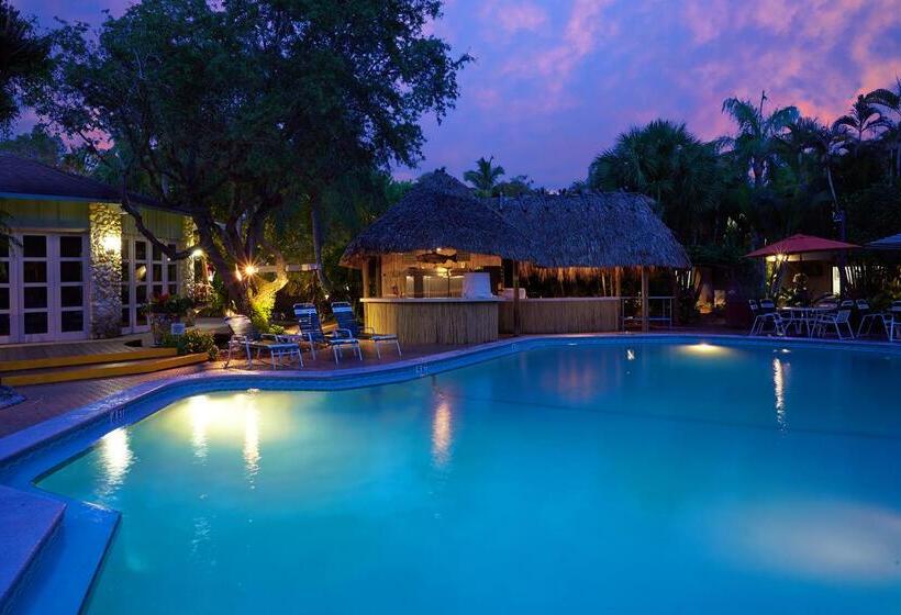 فندق Best Western Naples Inn & Suites