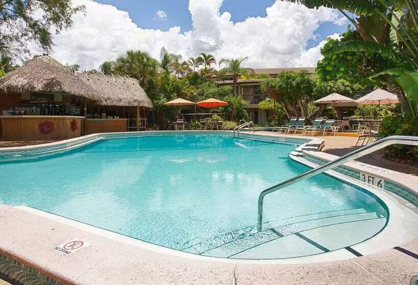 هتل Best Western Naples Inn & Suites