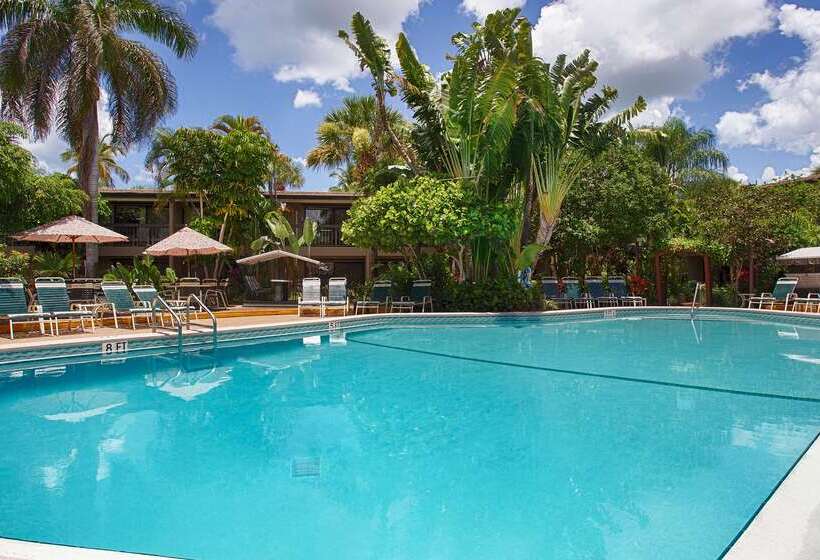 فندق Best Western Naples Inn & Suites