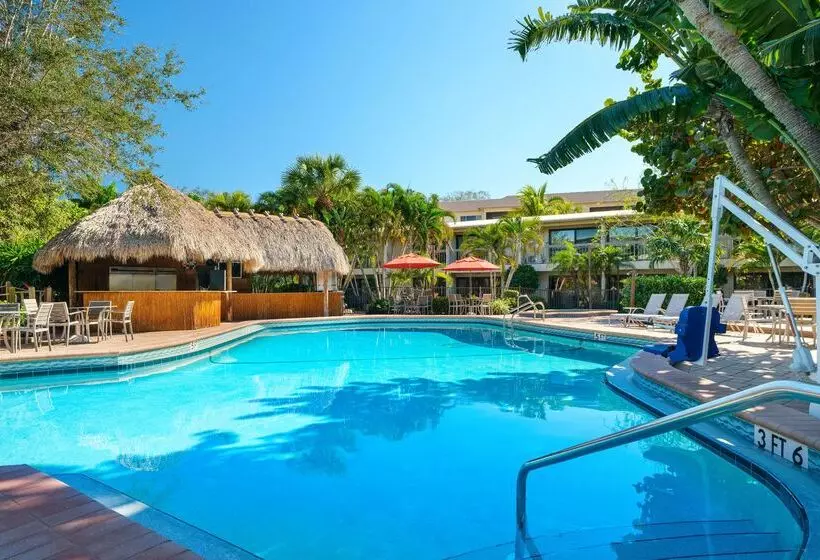 هتل Best Western Naples Inn & Suites