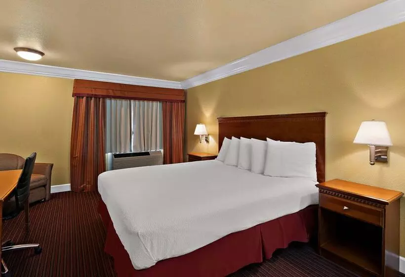 هتل Best Western Willits Inn