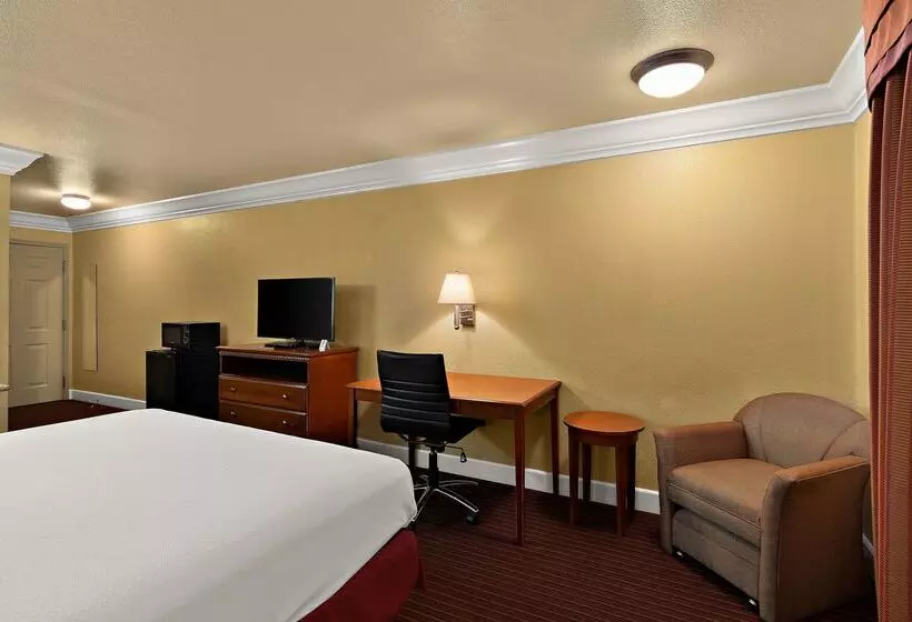 هتل Best Western Willits Inn