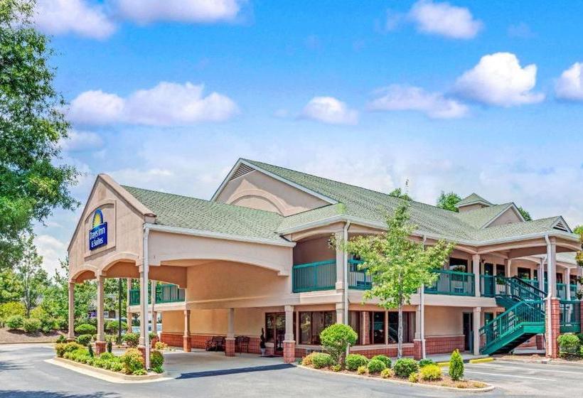 Отель Days Inn & Suites By Wyndham Peachtree City