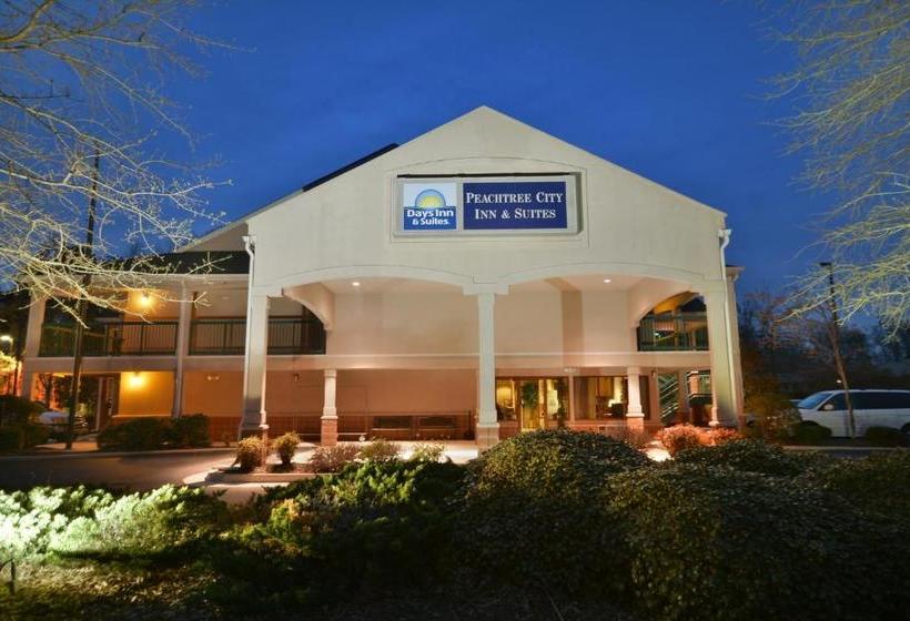 Отель Days Inn & Suites By Wyndham Peachtree City