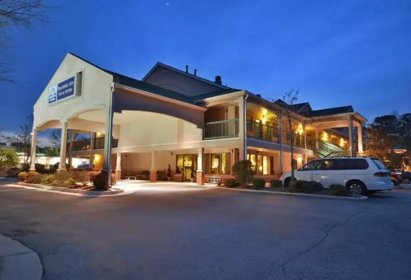 酒店 Days Inn & Suites By Wyndham Peachtree City