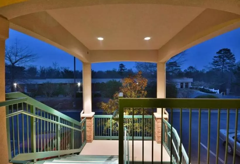 酒店 Days Inn & Suites By Wyndham Peachtree City