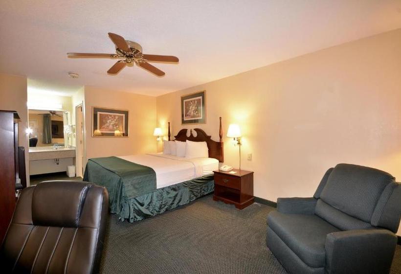 Отель Days Inn & Suites By Wyndham Peachtree City