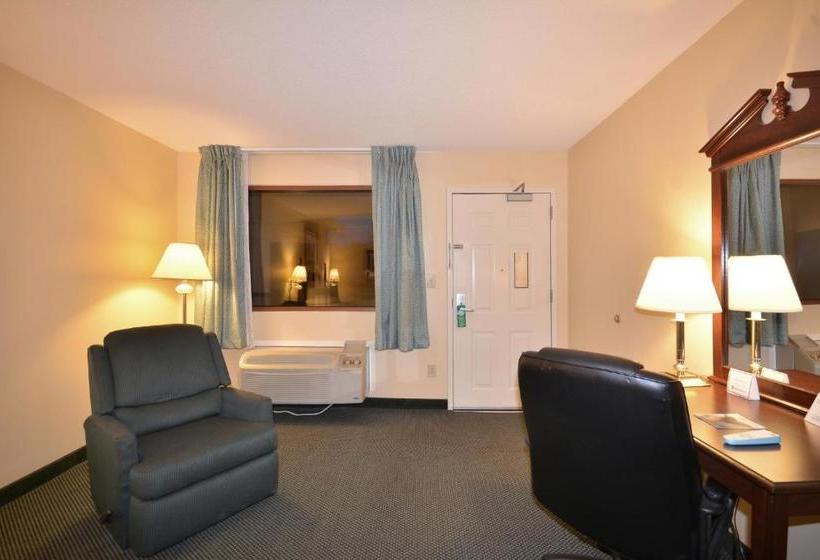 Отель Days Inn & Suites By Wyndham Peachtree City