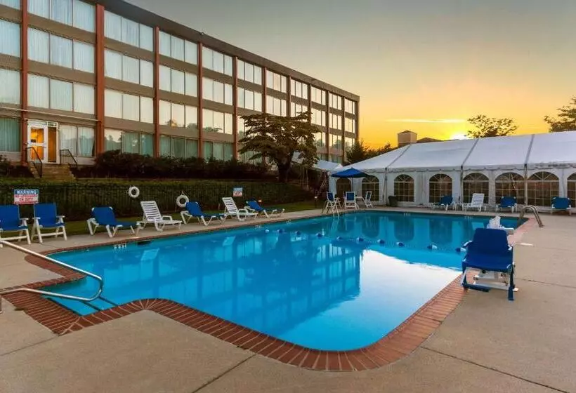 Exton Hotel And Conference Center