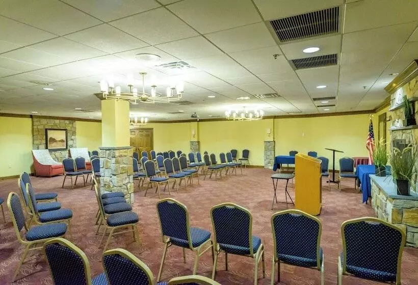 Exton Hotel And Conference Center