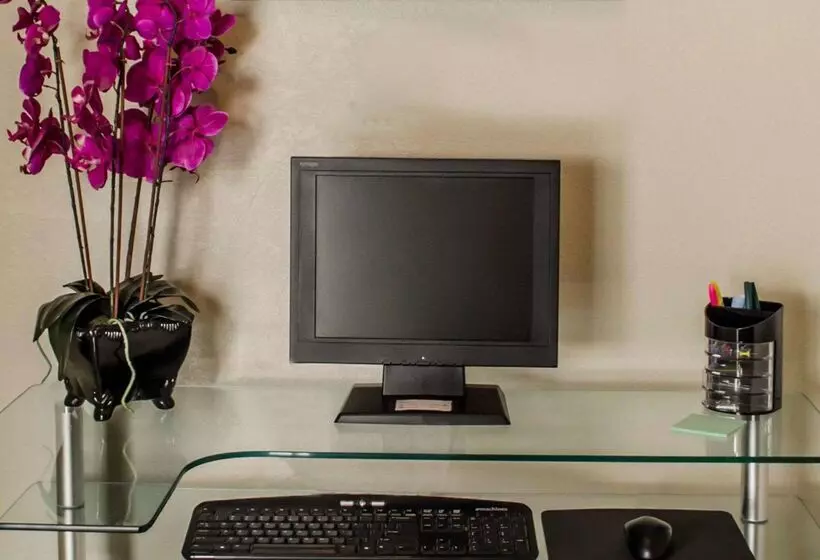 فندق Quality Inn Near Manatee Springs State Park