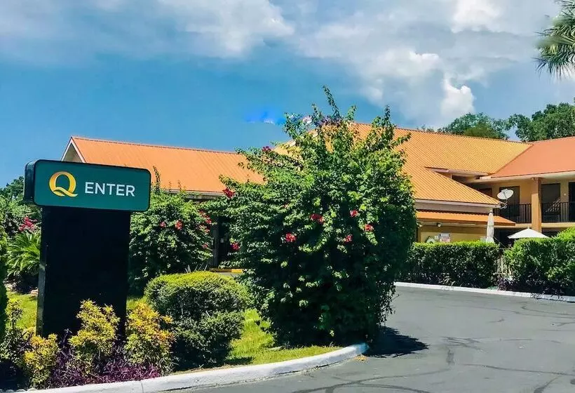 فندق Quality Inn Near Manatee Springs State Park