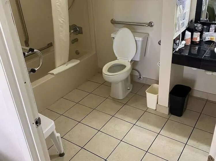 فندق Quality Inn Near Manatee Springs State Park