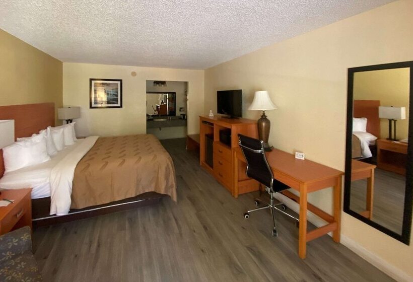 호텔 Quality Inn Near Manatee Springs State Park