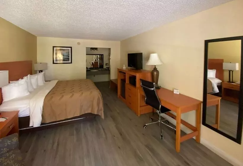 فندق Quality Inn Near Manatee Springs State Park