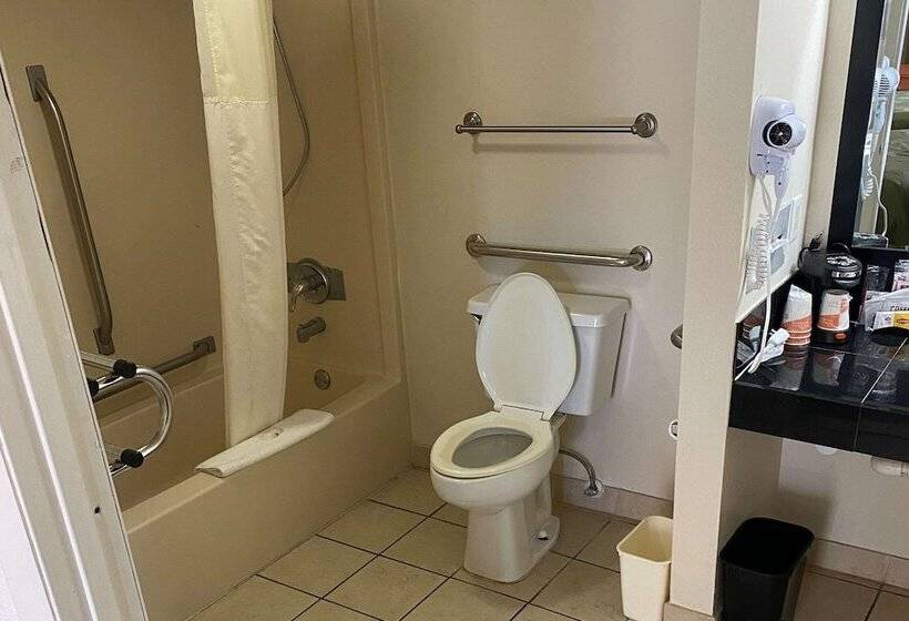 호텔 Quality Inn Near Manatee Springs State Park