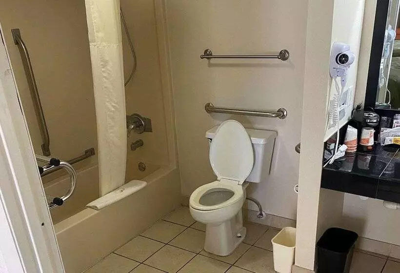 فندق Quality Inn Near Manatee Springs State Park