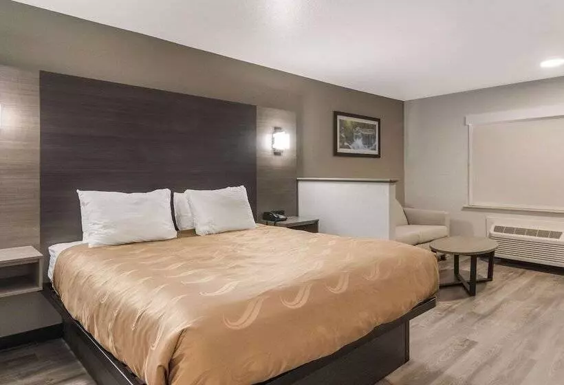 בית מלון כפרי Quality Inn & Suites