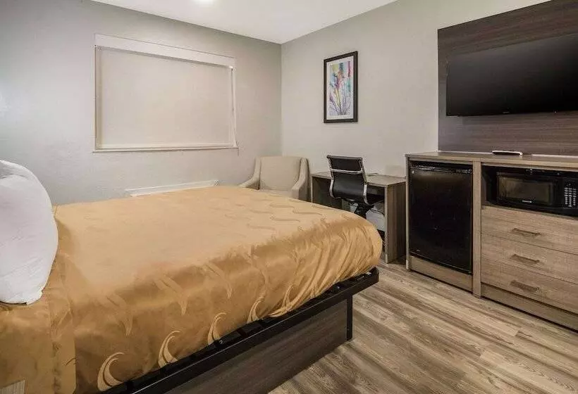 בית מלון כפרי Quality Inn & Suites