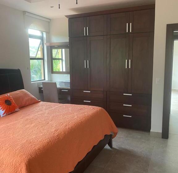 Casa Vistas Del Pacifico Bed & Breakfast