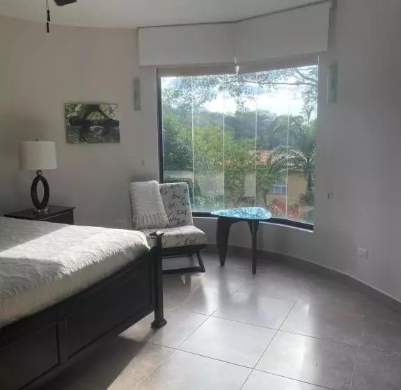 Casa Vistas Del Pacifico Bed & Breakfast