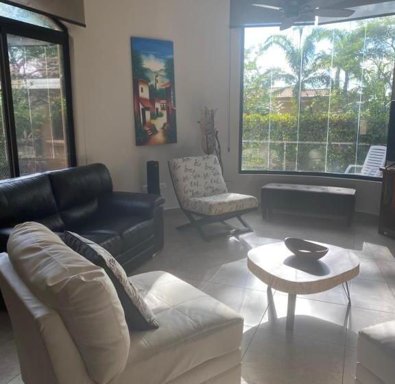 Casa Vistas Del Pacifico Bed & Breakfast