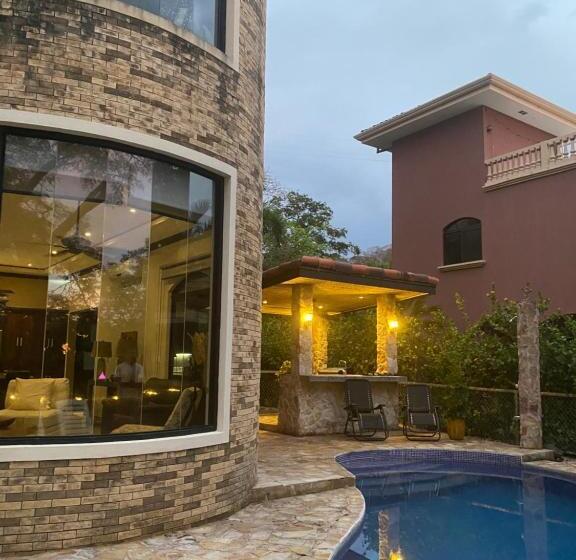 Casa Vistas Del Pacifico Bed & Breakfast