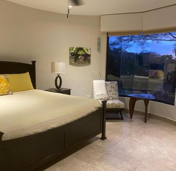 Casa Vistas Del Pacifico Bed & Breakfast