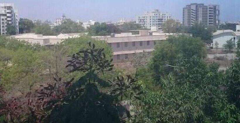 호텔 Nanda Comfort Inn