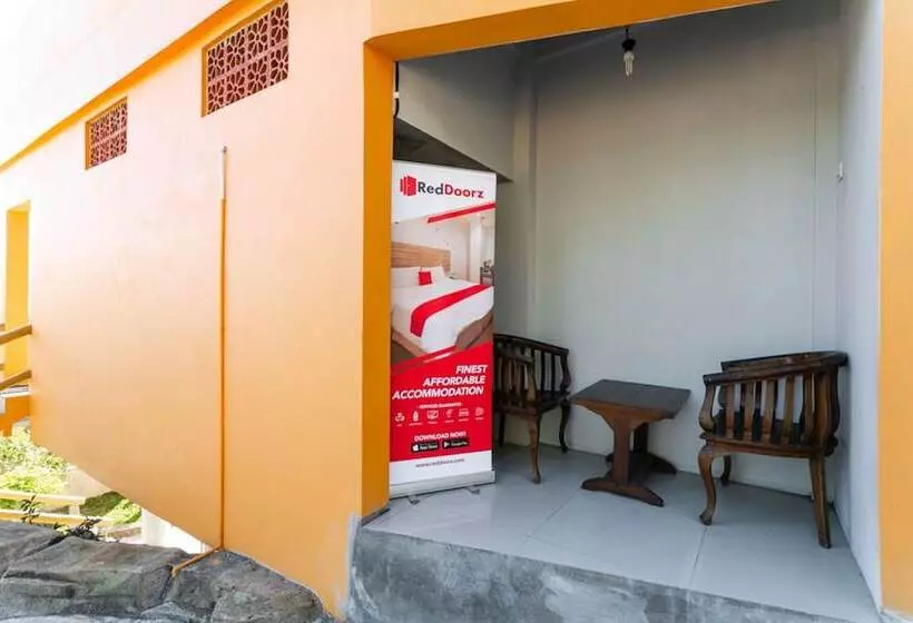 Hotelli Reddoorz Near Parangtritis Beach