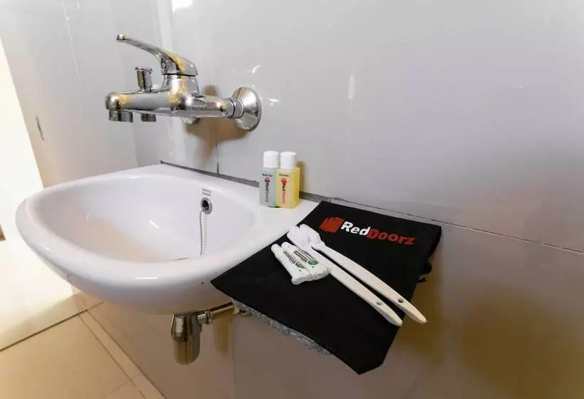 Hotelli Reddoorz Near Parangtritis Beach