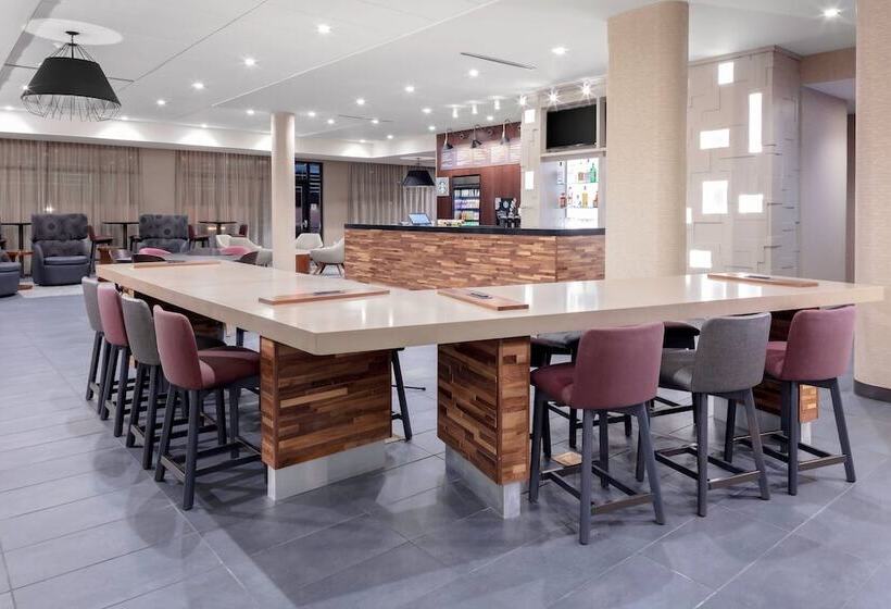 Отель Courtyard Cincinnati Mason