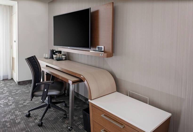 Отель Courtyard Cincinnati Mason