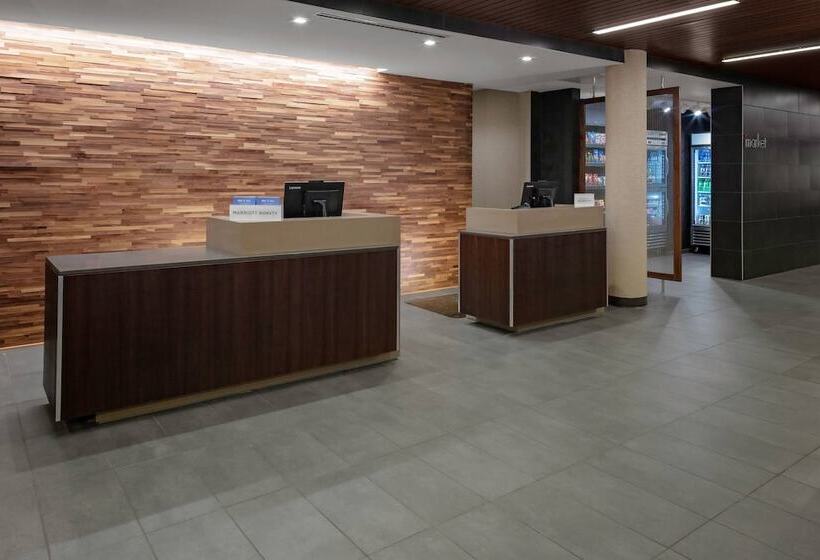 Отель Courtyard Cincinnati Mason