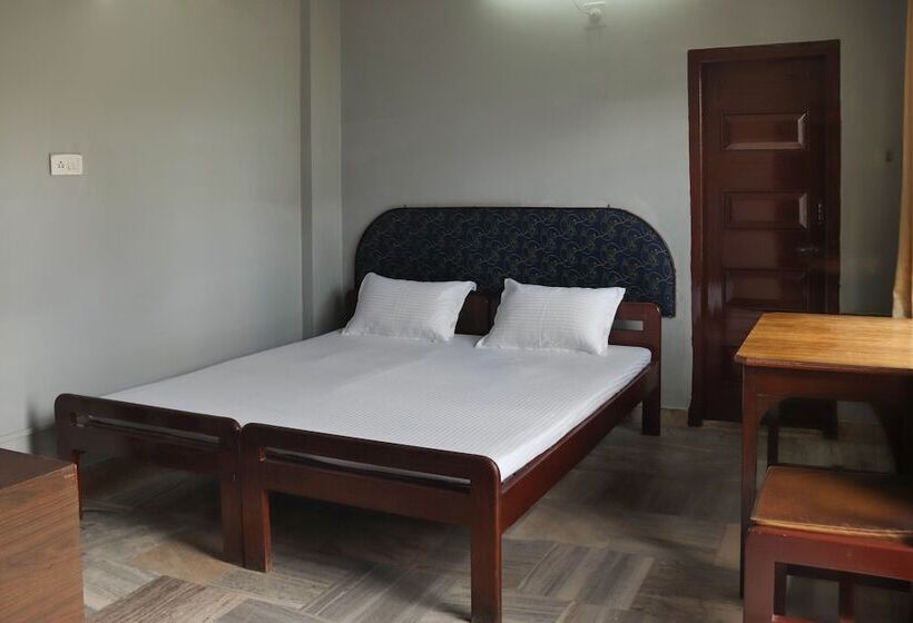 Spot On 49477 Hotel Galaxy