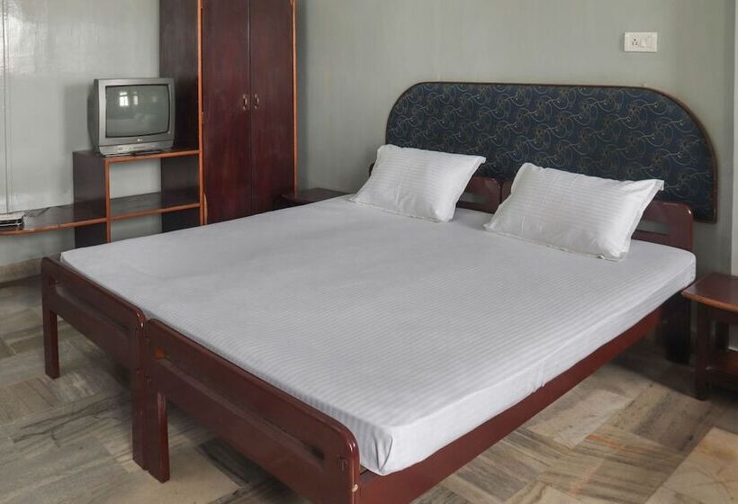 Spot On 49477 Hotel Galaxy