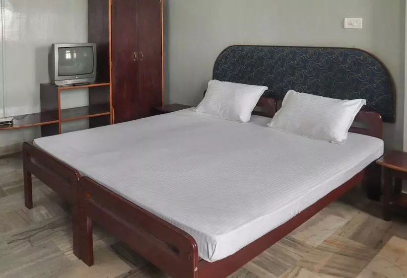 Spot On 49477 Hotel Galaxy