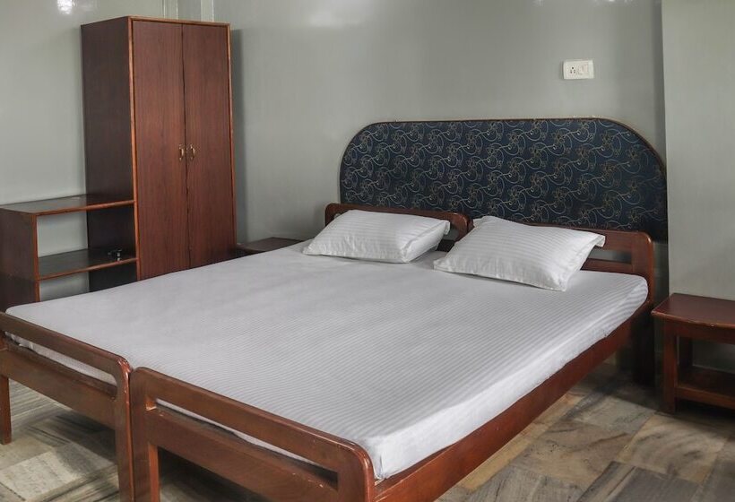 Spot On 49477 Hotel Galaxy